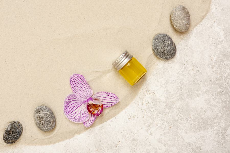 ACEITES ESENCIALES INDISPENSABLES PARA EL VERANO ACEITES ESENCIALES INDISPENSABLES PARA EL VERANO